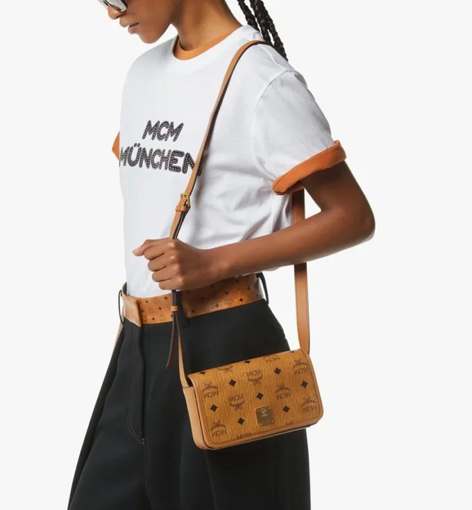 Aren Crossbody Wallet in Visetos