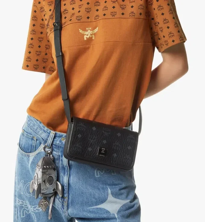 Aren Crossbody Wallet in Visetos