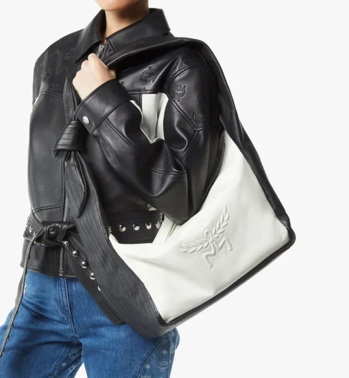 Aren Shoulder Bag in Lambskin