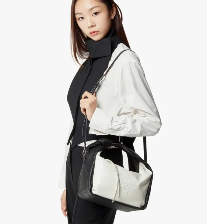Aren Shoulder Bag in Lambskin Aren Shoulder Bag in Lambskin
