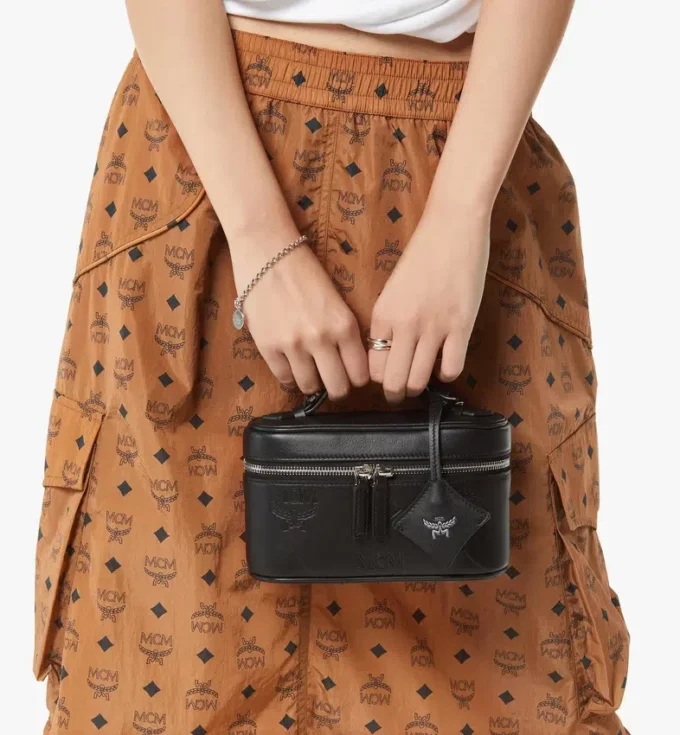 Aren Vanity Case in Maxi Monogram Leather