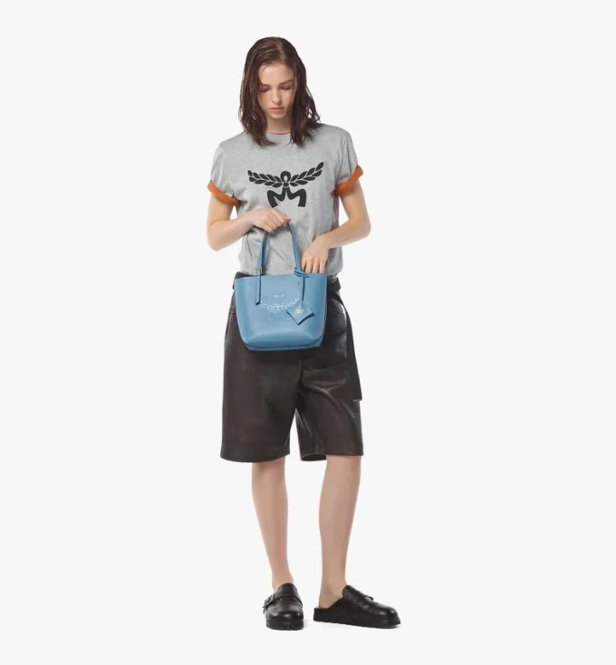 Himmel Shopper in Embossed Logo Leather Himmel Shopper in Embossed Logo Leather