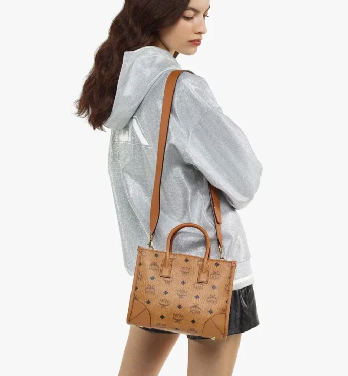 M&Uuml;Nchen Tote in Visetos
