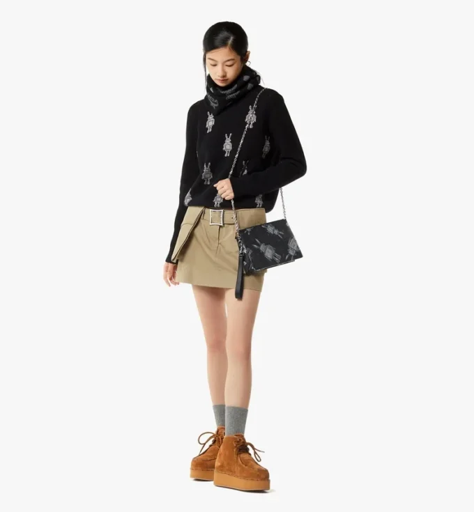 Wristlet Standing Pouch with Chain Strap in Rabot Visetos