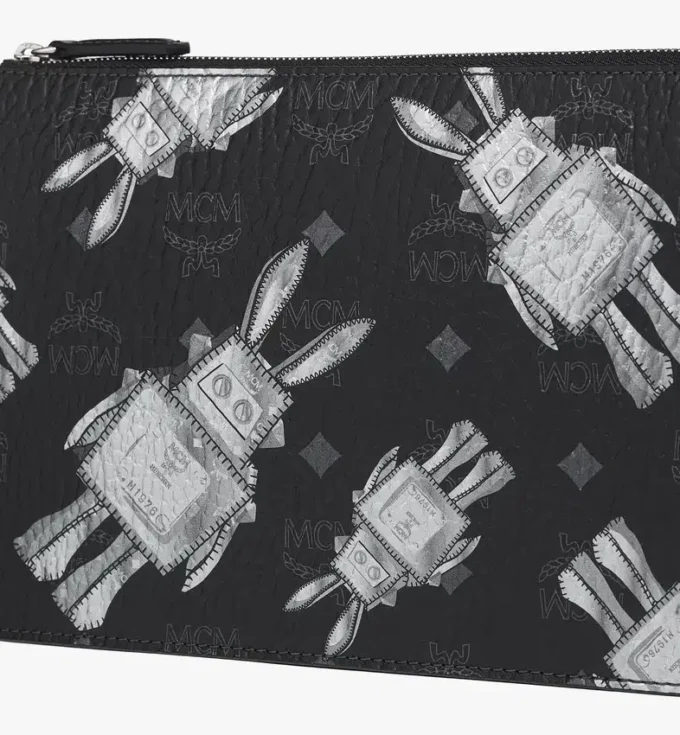 Wristlet Standing Pouch with Chain Strap in Rabot Visetos